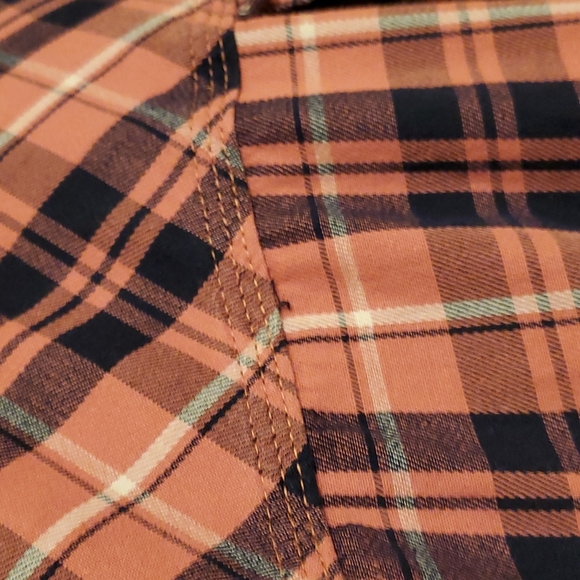 Eddie Bauer Workwear-Foreman Fit XL button down - Picture 4 of 4